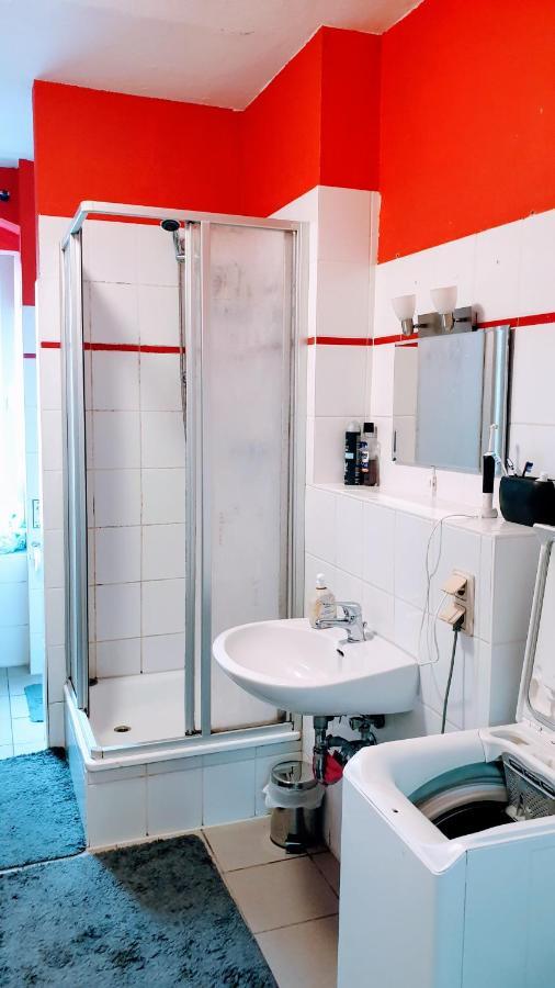 Room In City Center Halle With Shared Bathroom & Kitchen - Free Wifi, Netflix, Ipad & Ground Floor 外观 照片