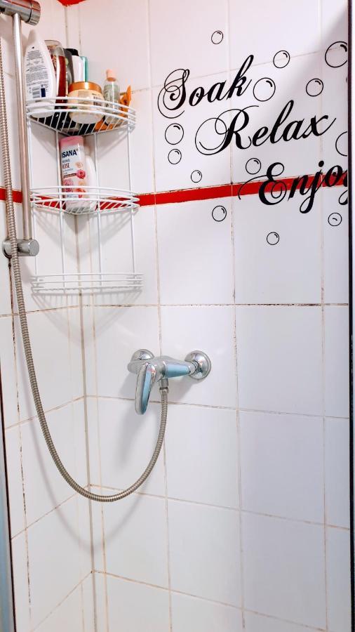 Room In City Center Halle With Shared Bathroom & Kitchen - Free Wifi, Netflix, Ipad & Ground Floor 外观 照片