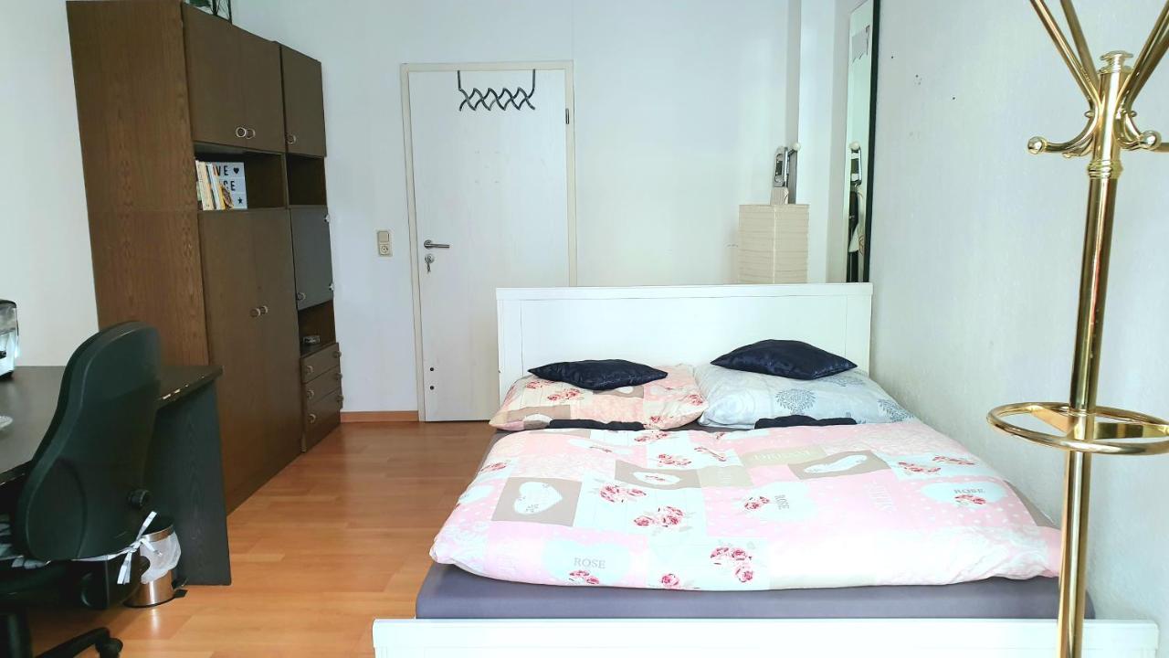 Room In City Center Halle With Shared Bathroom & Kitchen - Free Wifi, Netflix, Ipad & Ground Floor 外观 照片