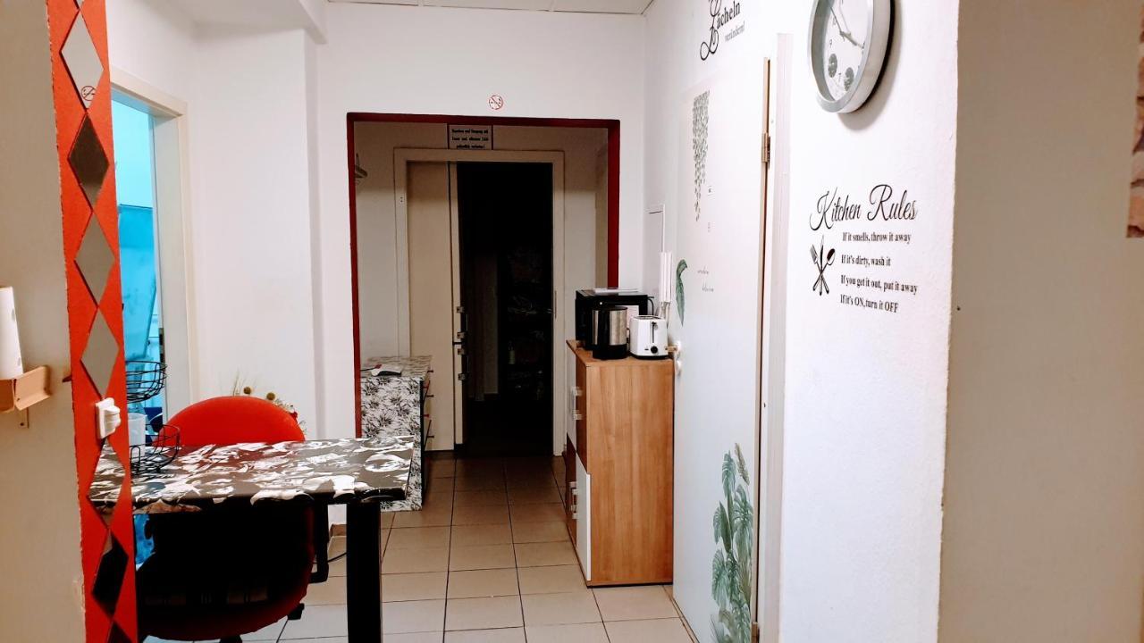 Room In City Center Halle With Shared Bathroom & Kitchen - Free Wifi, Netflix, Ipad & Ground Floor 外观 照片